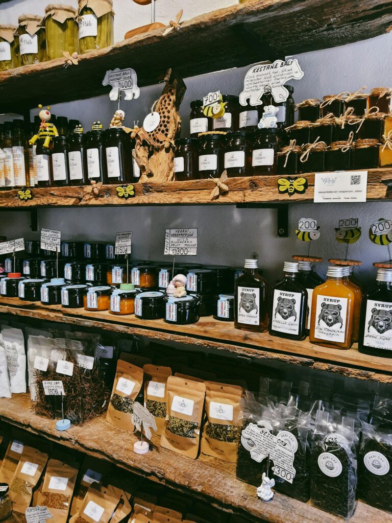 Explore a charming rustic display of honey jars and herbal teas in Rize, Türkiye.